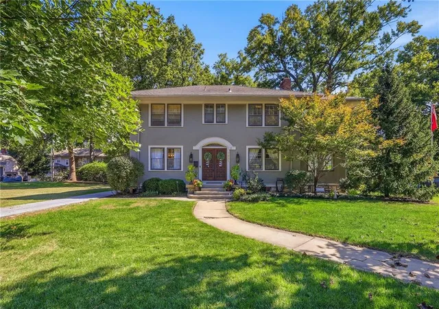 Single family home for sale at 7321 Belleview Ave, Kansas City, MO 64114 | MLS# 2643611