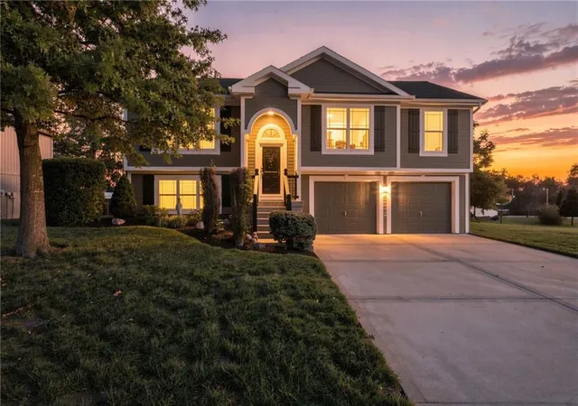 Photo 1 of Single family home for sale at 920 E 8th Street Cir, Kearney, MO 64060 | MLS# 2643612 | Listing updated on 2026-10-29
