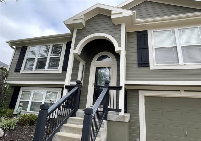 Photo 2 of Single family home for sale at 920 E 8th Street Cir, Kearney, MO 64060 | MLS# 2643612 | Listing updated on 2026-10-29