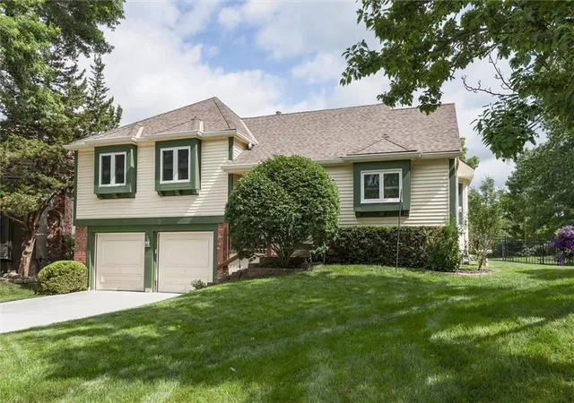 Photo 1 of Sale Pending at 8001 Cottonwood St, Lenexa, KS 66215 | MLS# 2643614 | Listing updated on 2026-10-19