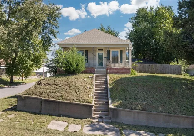 Photo 1 of Single family home for sale at 2023 Main St, Saint Joseph, MO 64505 | MLS# 2643616 | Listing updated on 2026-09-30