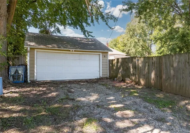 Photo 3 of Single family home for sale at 2023 Main St, Saint Joseph, MO 64505 | MLS# 2643616 | Listing updated on 2026-09-30