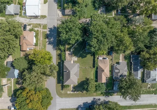 Photo 2 of Single family home for sale at 2023 Main St, Saint Joseph, MO 64505 | MLS# 2643616 | Listing updated on 2026-10-07