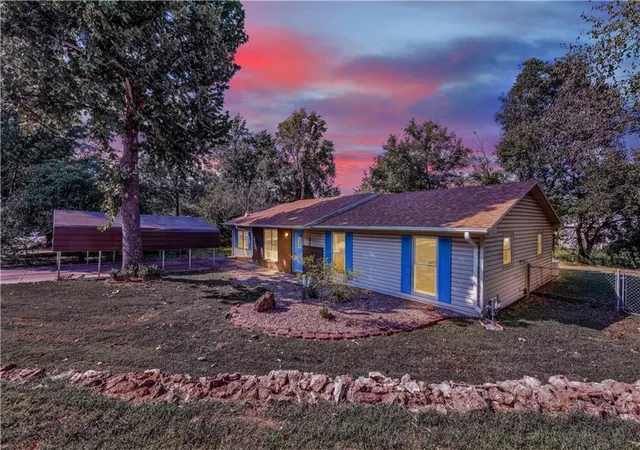 Photo 2 of Single family home for sale at 220 Salem Ave, Knob Noster, MO 65336 | MLS# 2643618 | Listing updated on 2026-09-30