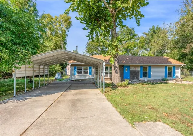 Photo 3 of Single family home for sale at 220 Salem Ave, Knob Noster, MO 65336 | MLS# 2643618 | Listing updated on 2026-09-30