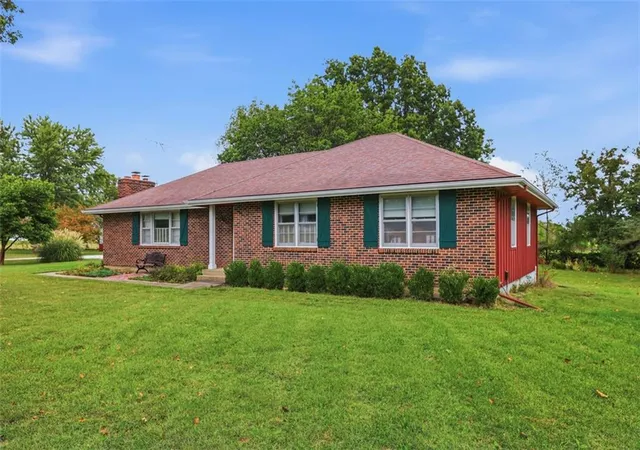 Photo 3 of Sale Pending at 29505 Se Outer Rd, Harrisonville, MO 64701 | MLS# 2643619 | Listing updated on 2026-10-08