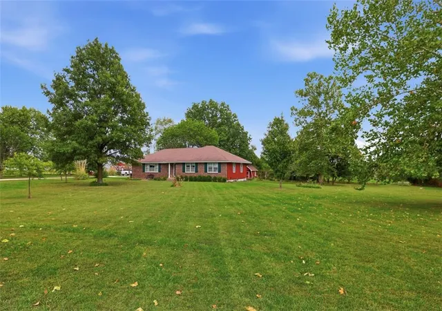 Photo 4 of Sale Pending at 29505 SE Outer Rd, Harrisonville, MO 64701 | MLS# 2643619 | Listing updated on 2026-10-08