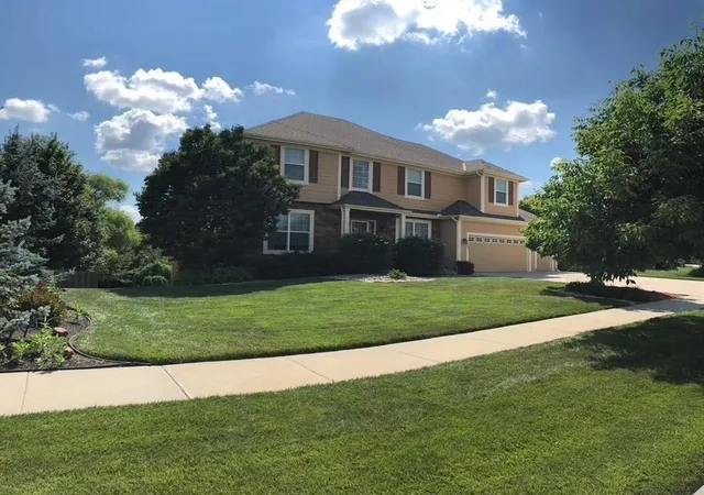 Photo 2 of Single family home for sale at 703 Willow Dr, Lansing, KS 66043 | MLS# 2643627 | Listing updated on 2026-10-01
