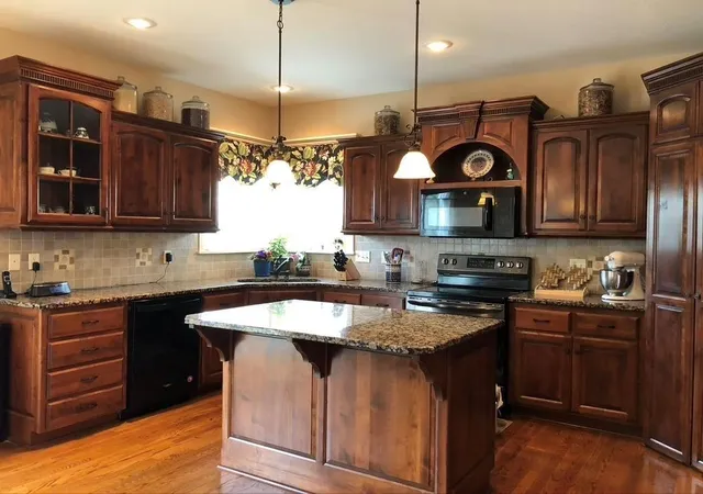 Photo 3 of Single family home for sale at 703 Willow Dr, Lansing, KS 66043 | MLS# 2643627 | Listing updated on 2026-10-01