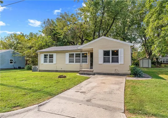 Photo 3 of Single family home for sale at 635 N Perkins St, Nevada, MO 64772 | MLS# 2643628 | Listing updated on 2026-09-29