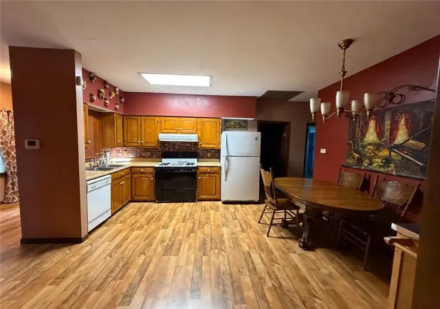 Photo 3 of Sale Pending at 537 S Minnesota Ave, Columbus, KS 66725 | MLS# 2643630 | Listing updated on 2026-10-05