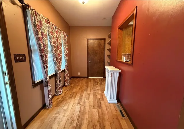 Photo 4 of Sale Pending at 537 S Minnesota Ave, Columbus, KS 66725 | MLS# 2643630 | Listing updated on 2026-10-05