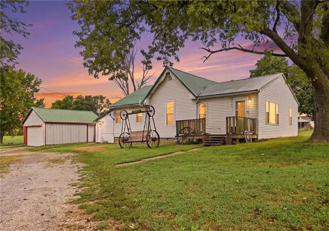 Photo 2 of Single family home for sale at 7848 Osage Rd, Atchison, KS 66002 | MLS# 2643636 | Listing updated on 2026-09-29