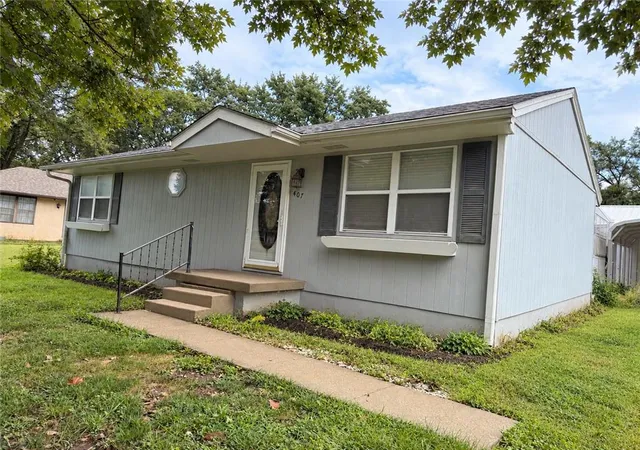 Photo 1 of Single family home for sale at 407 Vernon St, Buckner, MO 64016 | MLS# 2643643 | Listing updated on 2026-10-08