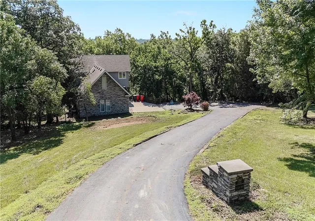 Photo 2 of Single family home for sale at 2323 S Crenshaw Rd, Independence, MO 64057 | MLS# 2643644 | Listing updated on 2026-09-30