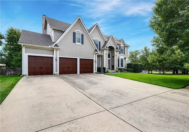 Photo 1 of Sale Pending at 14941 Benson St, Overland Park, KS 66221 | MLS# 2643651 | Listing updated on 2026-10-01