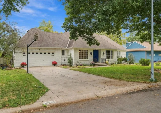 Photo 2 of Single family home for sale at 10935 Lydia Ave, Kansas City, MO 64131 | MLS# 2643652 | Listing updated on 2026-09-29