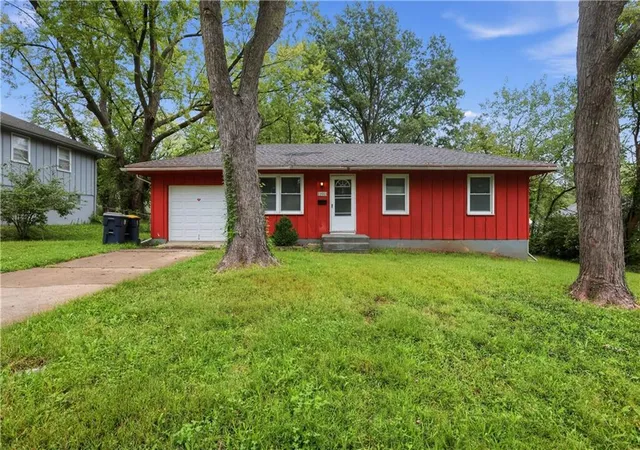 Photo 1 of Single family home for sale at 11015 Herrick Ave, Kansas City, MO 64134 | MLS# 2643654 | Listing updated on 2026-09-29