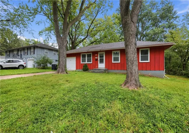 Photo 2 of Single family home for sale at 11015 Herrick Ave, Kansas City, MO 64134 | MLS# 2643654 | Listing updated on 2026-09-29