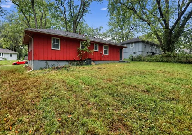 Photo 3 of Single family home for sale at 11015 Herrick Ave, Kansas City, MO 64134 | MLS# 2643654 | Listing updated on 2026-09-29