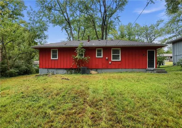 Photo 3 of Sale Pending at 11015 Herrick Ave, Kansas City, MO 64134 | MLS# 2643654 | Listing updated on 2026-10-09
