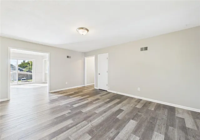 Photo 4 of House for sale at 8030 Campbell St, Kansas City, MO 64131 | MLS# 2643661 | Listing updated on 2026-10-07