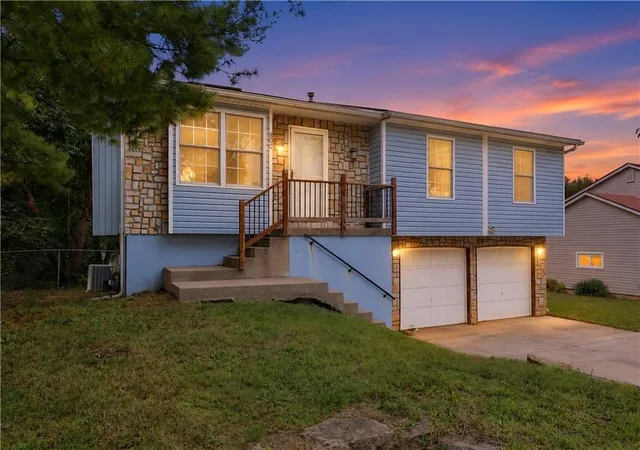 Single family home for sale at 800 N Mohican Dr, Independence, MO 64056 | MLS# 2643663