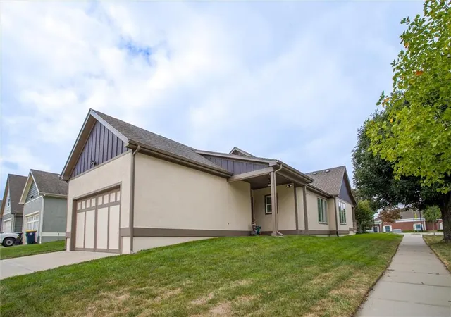 Photo 3 of Sale Pending at 8117 N Farley Ave, Kansas City, MO 64158 | MLS# 2643667 | Listing updated on 2026-10-08