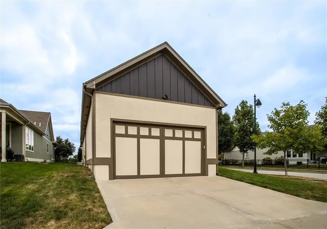 Photo 4 of Sale Pending at 8117 N Farley Ave, Kansas City, MO 64158 | MLS# 2643667 | Listing updated on 2026-10-08