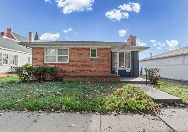 Photo 1 of Single family home for sale at 116 N Folger St, Carrollton, MO 64633 | MLS# 2643673 | Listing updated on 2026-10-26