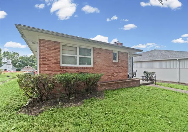 Photo 3 of Single family home for sale at 116 N Folger St, Carrollton, MO 64633 | MLS# 2643673 | Listing updated on 2026-09-24