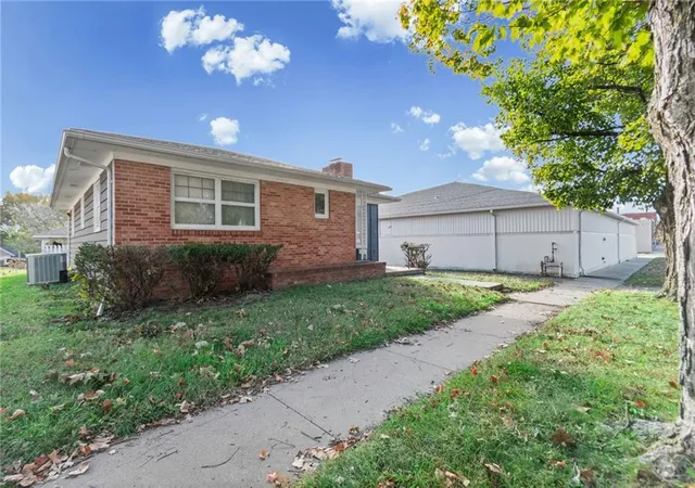 Photo 3 of Single family home for sale at 116 N Folger St, Carrollton, MO 64633 | MLS# 2643673 | Listing updated on 2026-10-26