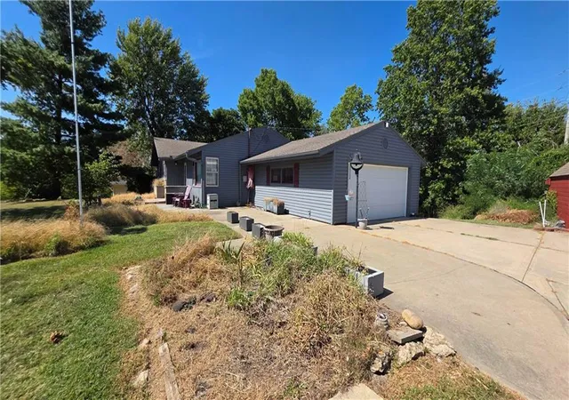 Photo 1 of Sale Pending at 26 Hillcrest Xing, Platte City, MO 64079 | MLS# 2643674 | Listing updated on 2026-09-24