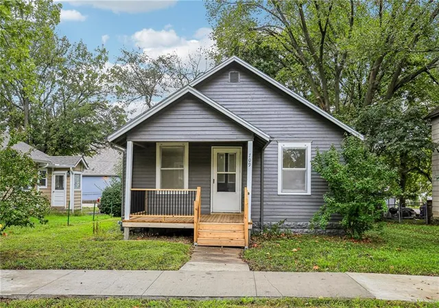 Photo 1 of Single family home for sale at 709 S Tremont Ave, Ottawa, KS 66067 | MLS# 2643680 | Listing updated on 2026-09-29