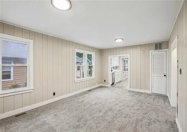 Photo 4 of Single family home for sale at 709 S Tremont Ave, Ottawa, KS 66067 | MLS# 2643680 | Listing updated on 2026-09-29