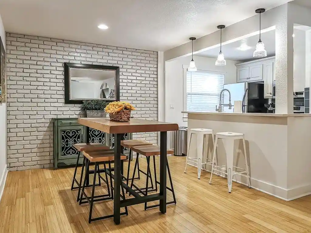 Listing Photo 1 - Condo for sale in 4500 Jefferson St located at 4500 Jefferson St, Kansas City, MO 64111 - Unit #103