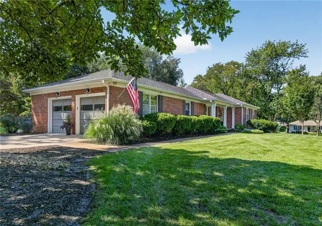 Photo 4 of Single family home for sale at 4229 W 98th Street, Overland Park, KS 66207 | MLS# 2643685 | Listing updated on 2026-10-01