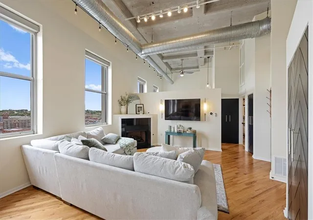 Photo 3 of Condo for sale at 2107 Grand Blvd #1207, Kansas City, MO 64108 | MLS# 2643686 | Listing updated on 2026-09-29