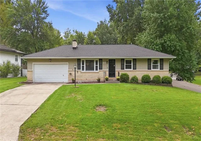 Photo 1 of Sale Pending at 1901 Ne 51st Terrace, Kansas City, MO 64118 | MLS# 2643694 | Listing updated on 2026-09-27