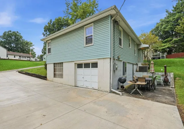 Photo 3 of Sale Pending at 3010 Cates St, Kansas City, MO 64117 | MLS# 2643696 | Listing updated on 2026-10-04