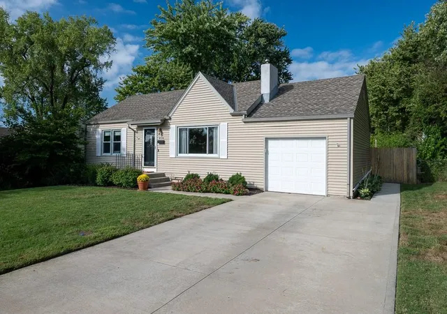 Photo 2 of Single family home for sale at 6126 Metcalf Ln, Mission, KS 66202 | MLS# 2643704 | Listing updated on 2026-10-01