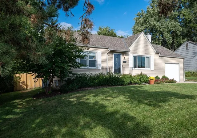 Photo 3 of Single family home for sale at 6126 Metcalf Ln, Mission, KS 66202 | MLS# 2643704 | Listing updated on 2026-10-01