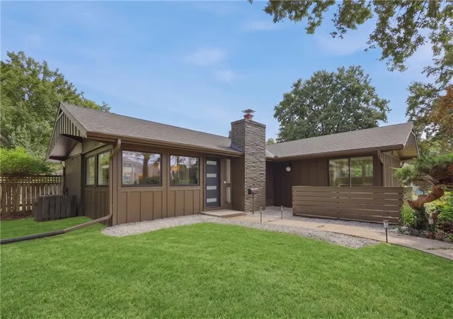 Photo 3 of Single family home for sale at 7725 Lamar Ave, Prairie Village, KS 66208 | MLS# 2643705 | Listing updated on 2026-09-27