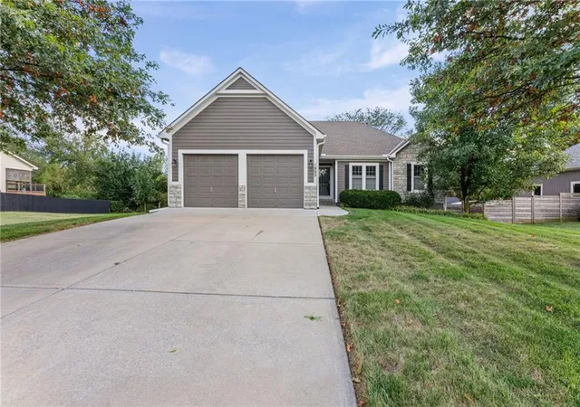 Photo 1 of Sale Pending at 1005 Hidden Meadows Dr, Paola, KS 66071 | MLS# 2643710 | Listing updated on 2026-10-06
