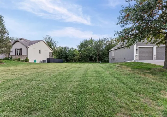 Photo 3 of Sale Pending at 1005 Hidden Meadows Dr, Paola, KS 66071 | MLS# 2643710 | Listing updated on 2026-10-06