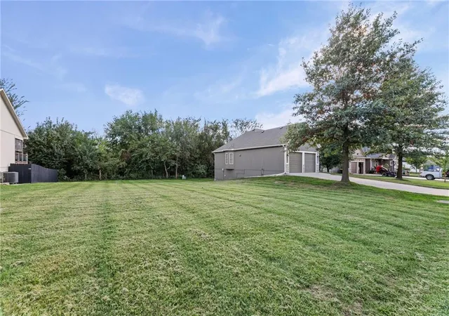 Photo 4 of Sale Pending at 1005 Hidden Meadows Dr, Paola, KS 66071 | MLS# 2643710 | Listing updated on 2026-10-06