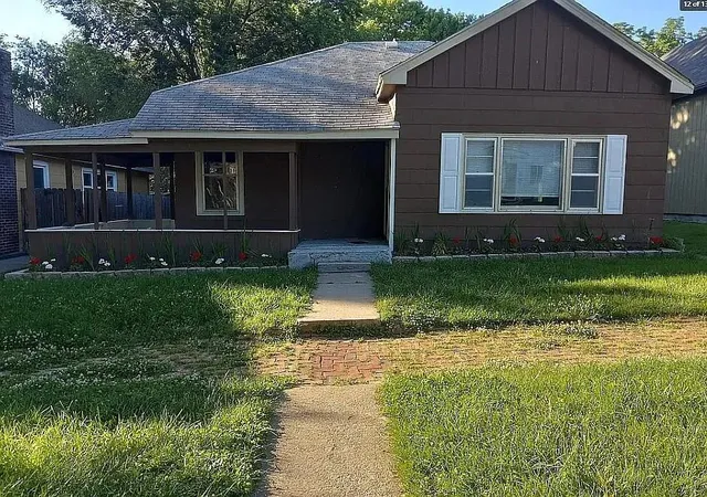 Single family home for sale at 316 Vine St, Leavenworth, KS 66048 | MLS# 2643714