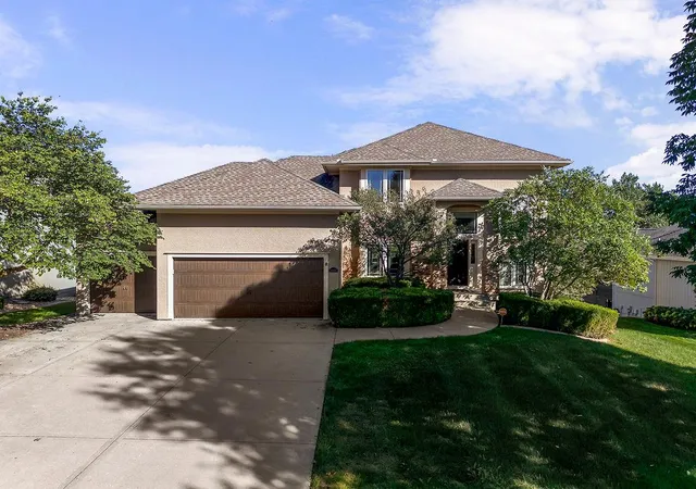 Photo 3 of Single family home for sale at 10411 N Euclid Ave, Kansas City, MO 64155 | MLS# 2643715 | Listing updated on 2026-10-08