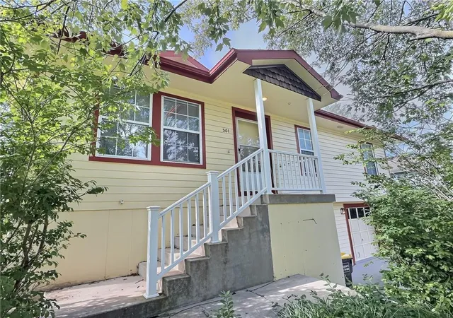 Photo 1 of Single family home for sale at 301 E 17th Street, Kearney, MO 64060 | MLS# 2643717 | Listing updated on 2026-09-30