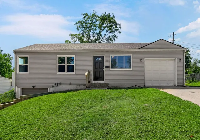 Photo 1 of Single family home for sale at 116 N Peck Dr, Independence, MO 64056 | MLS# 2643719 | Listing updated on 2026-09-26